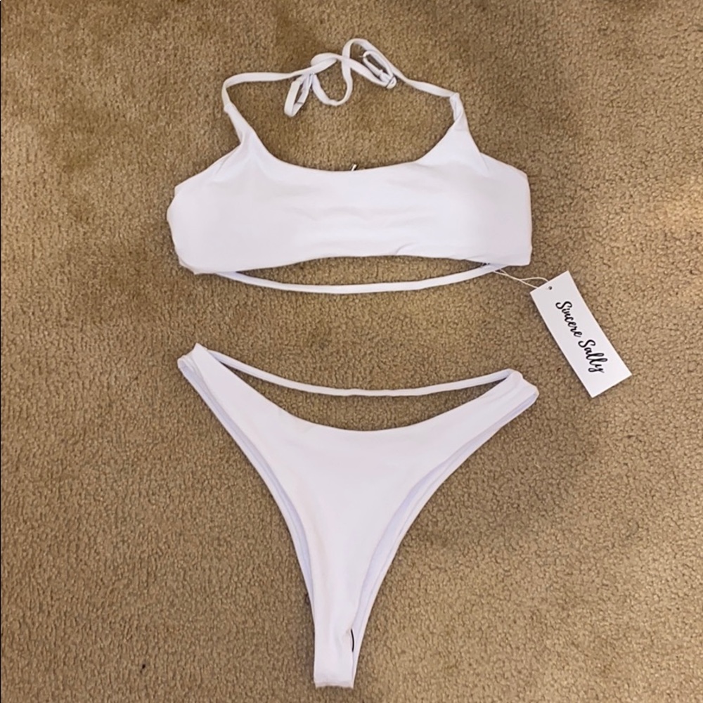 Bikini with straps